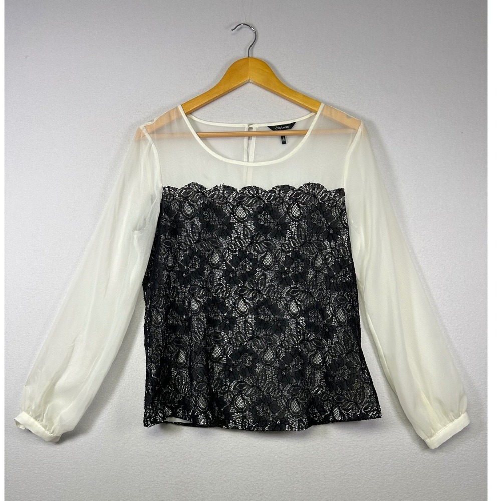 Romantic Daisy Fuentes Womens Medium White Black Lace Sheer Long Sleeve Blouse